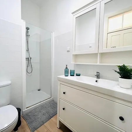 Luxury Spacious Flat Next Central Lisbon, Great For Tourists