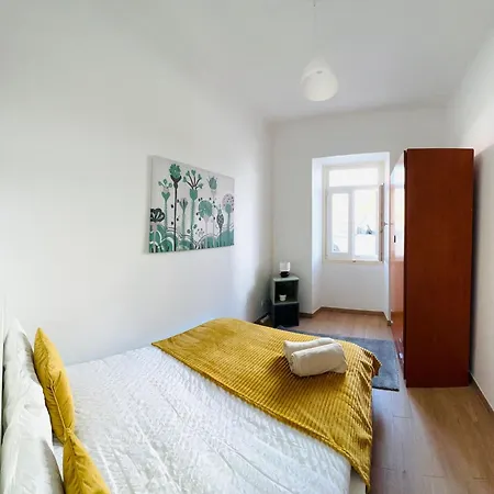 Luxury Spacious Flat Next Central Lisbon, Great For Tourists