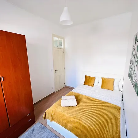 Luxury Spacious Flat Next Central Lisbon, Great For Tourists * 리스본
